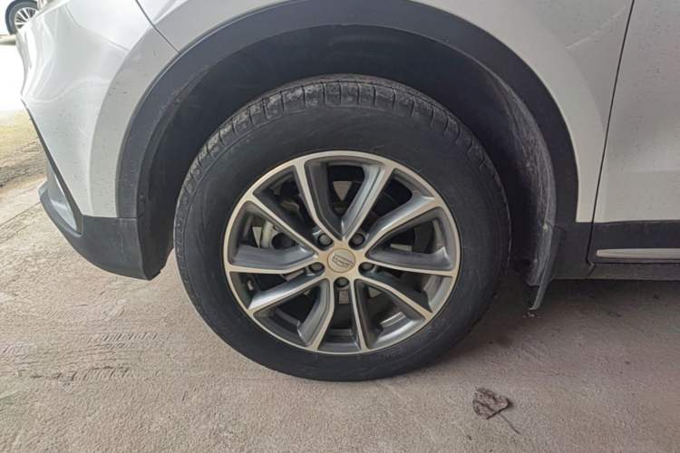 Used Geely Auto Emgrand X7 Sport 2018 1.8TD Automatic Two-Wheel Drive Smart Connect 4G Internet Edition Left Front Wheel Hub