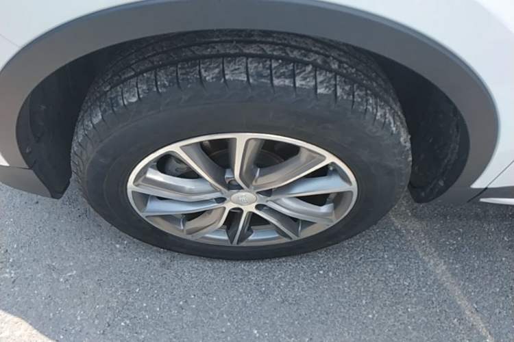 Used Geely Auto Emgrand X7 Sport 2018 1.8TD Automatic Two-Wheel Drive Smart Connect 4G Internet Edition Left Front Wheel Hub
