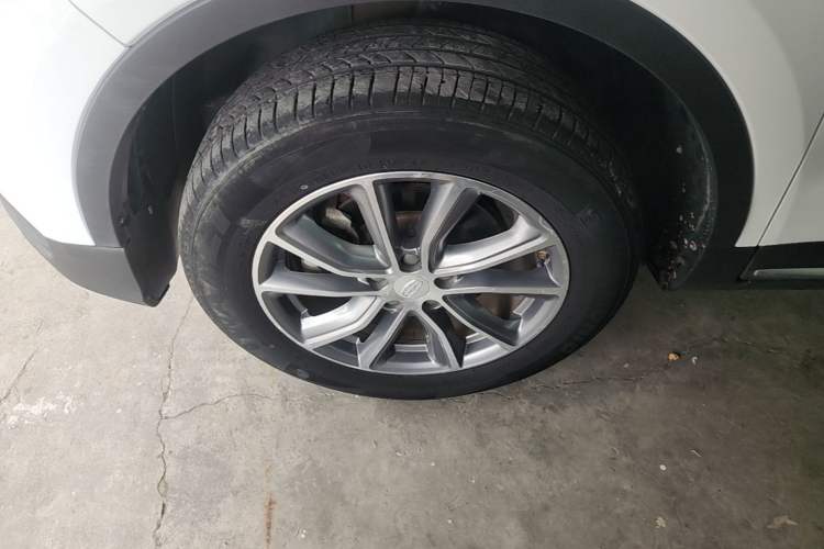 Used Geely Auto Emgrand X7 Sport 2018 1.8TD Automatic Two-Wheel Drive Smart Connect 4G Internet Edition Left Front Wheel Hub