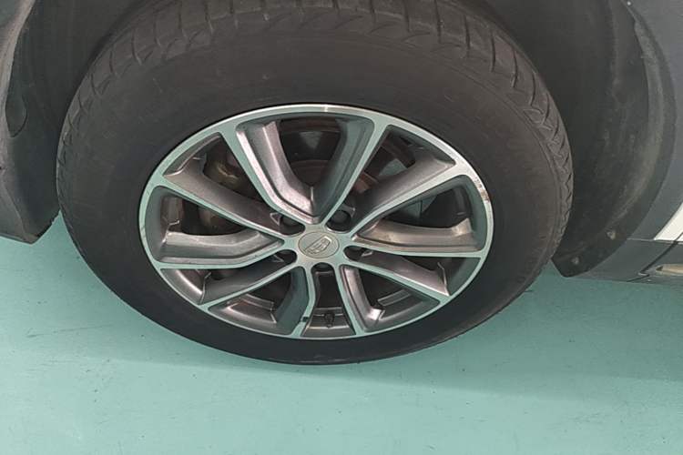 Used Geely Auto Emgrand X7 Sport 2018 1.8TD Automatic Two-Wheel Drive Smart Connect 4G Internet Edition Left Front Wheel Hub
