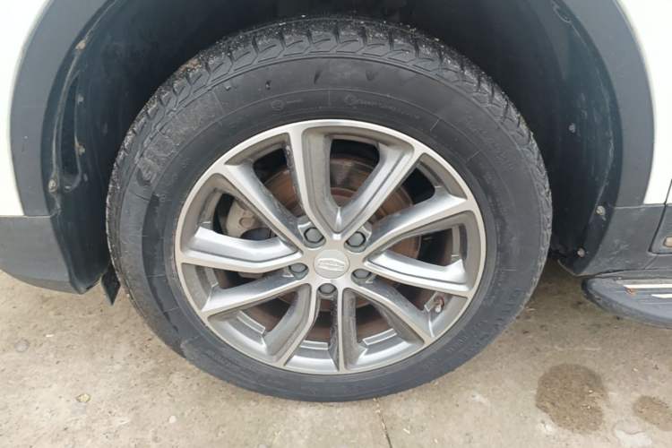 Used Geely Auto Emgrand X7 Sport 2018 1.8TD Automatic Two-Wheel Drive Smart 4G Connected Version Left Front Wheel Hub