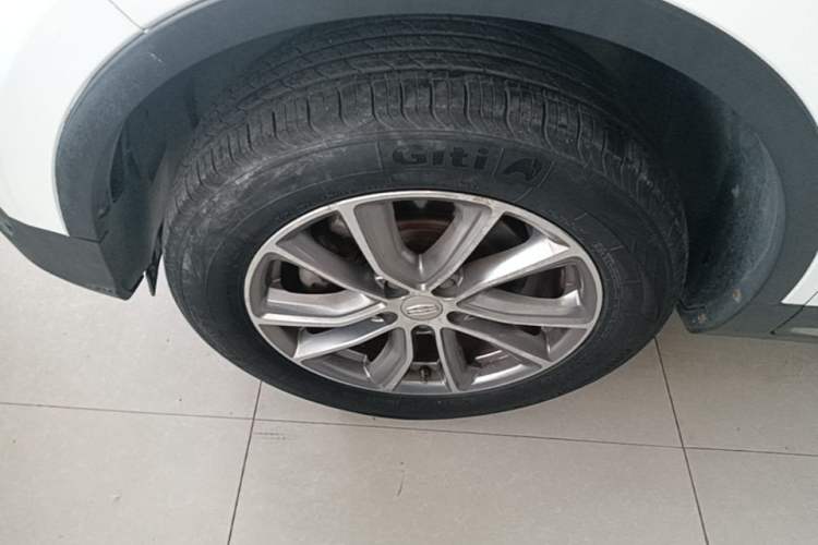 Used Geely Auto Emgrand X7 Sport 2018 1.8TD Automatic Two-Wheel Drive Smart Connect 4G Internet Edition Left Front Wheel Hub