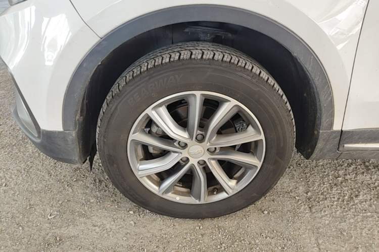 Used Geely Auto Emgrand X7 Sport 2018 1.8TD Automatic Two-Wheel Drive Smart Connect 4G Internet Edition Left Front Wheel Hub