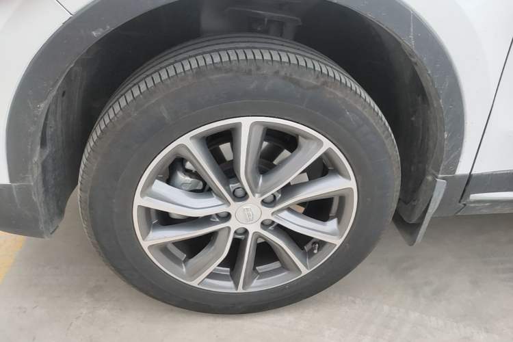 Used Geely Auto Emgrand X7 Sport 2018 1.8TD Automatic Two-Wheel Drive Smart Connect 4G Internet Edition Left Front Wheel Hub