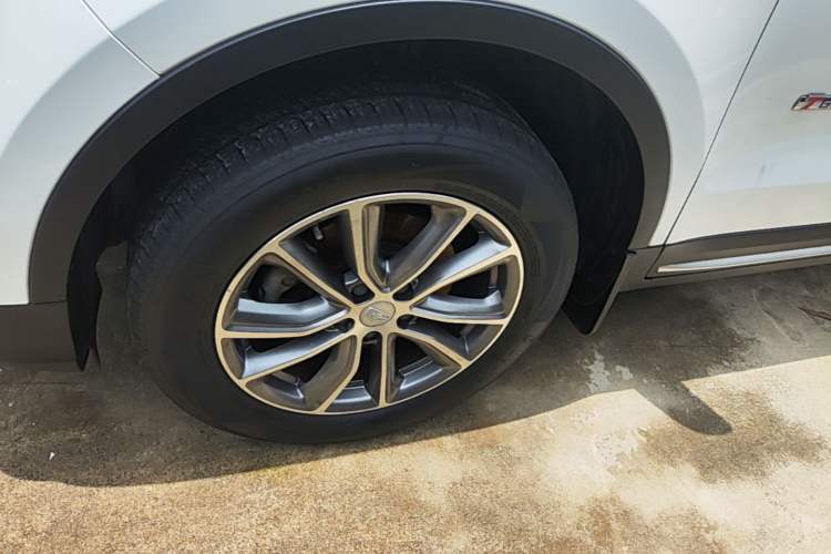 Used Geely Auto Emgrand X7 Sport 2018 1.8TD Automatic Two-Wheel Drive Smart Connect 4G Internet Edition Left Front Wheel Hub