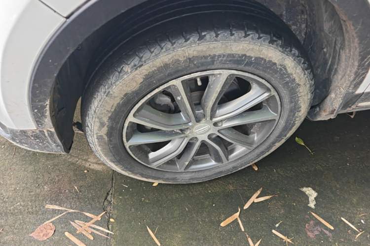 Used Geely Auto Emgrand X7 Sport 2018 1.8TD Automatic Two-Wheel Drive Smart Connect 4G Internet Edition Left Front Wheel Hub