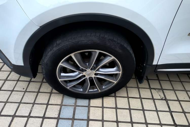 Used Geely Auto Emgrand X7 Sport 2018 1.8TD Automatic Two-Wheel Drive Smart Connect 4G Internet Edition Left Front Wheel Hub