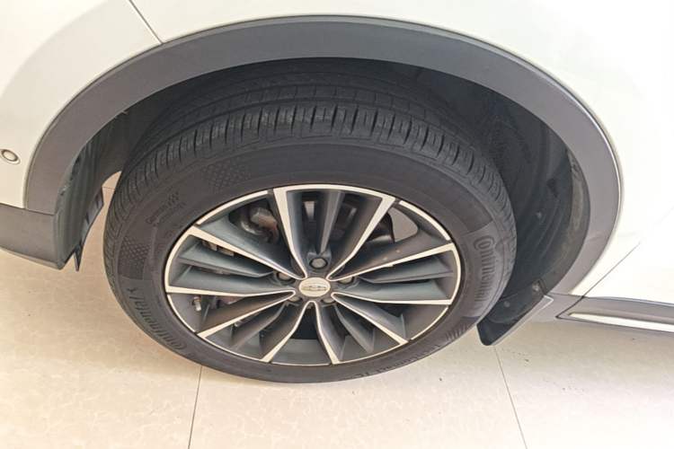Used Geely Auto Emgrand X7 Sport 2018 1.8TD Automatic Two-Wheel Drive ZhiZun Model with 4G Connectivity Left Front Wheel Hub