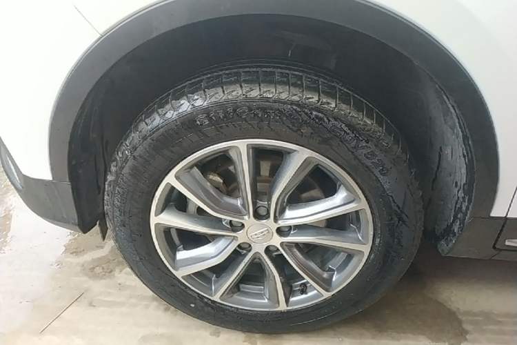 Used Geely Auto Emgrand X7 Sport 2018 1.8TD Automatic Two-Wheel Drive Zhiya Model Left Front Wheel Hub