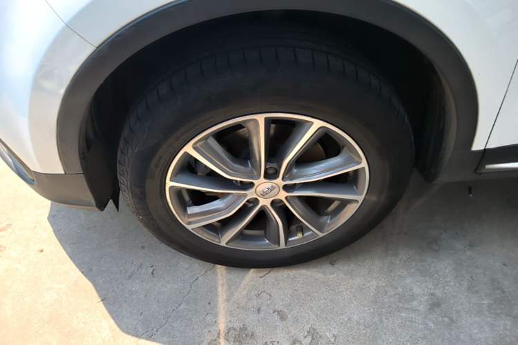 Used Geely Auto Emgrand X7 Sport 2018 1.8TD Automatic Two-Wheel Drive Zhiya Model Left Front Wheel Hub