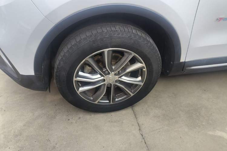 Used Geely Auto Emgrand X7 Sport 2018 1.8TD Automatic Two-Wheel Drive Zhiya Model Left Front Wheel Hub
