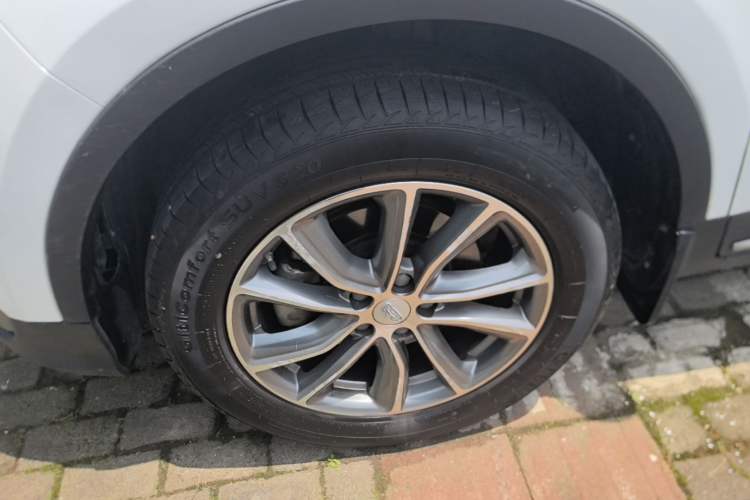 Used Geely Auto Emgrand X7 Sport 2018 1.8TD Automatic Two-Wheel Drive Smart Connect 4G Internet Edition Left Front Wheel Hub