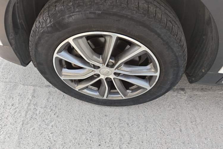 Used Geely Auto Emgrand X7 Sport 2018 1.8TD Automatic Two-Wheel Drive Smart Connect 4G Internet Edition Left Front Wheel Hub
