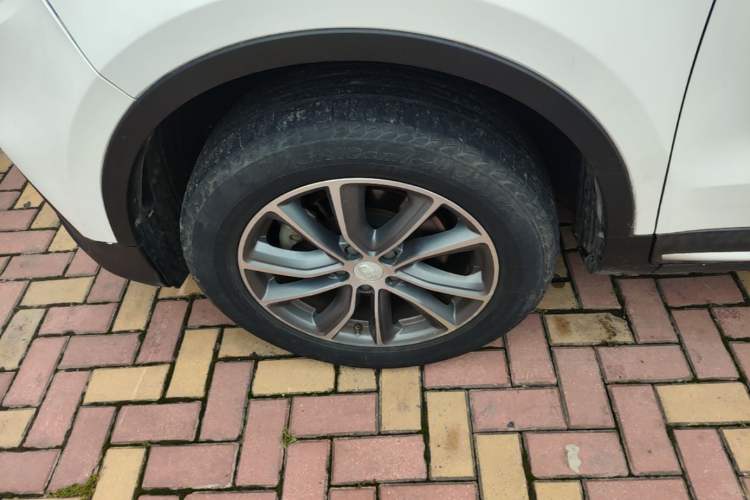 Used Geely Auto Emgrand X7 Sport 2018 1.8TD Automatic Two-Wheel Drive Smart Connect 4G Internet Edition Left Front Wheel Hub