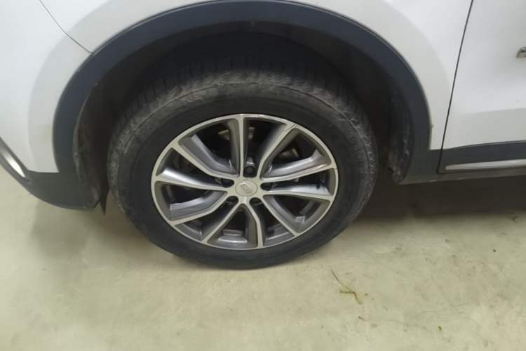 Used Geely Auto Emgrand X7 Sport 2018 1.8TD Automatic Two-Wheel Drive Zhiya Model Left Front Wheel Hub