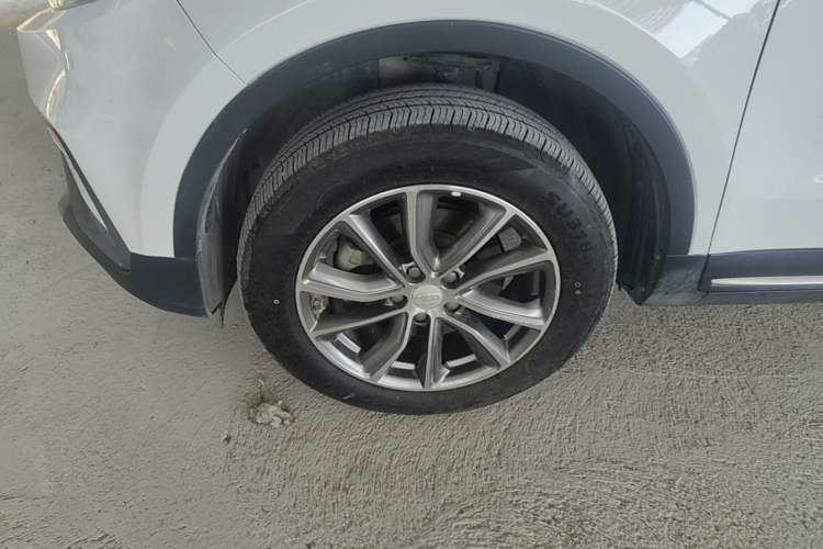 Used Geely Auto Emgrand X7 Sport 2018 1.8TD Automatic Two-Wheel Drive Smart Connect 4G Internet Edition Left Front Wheel Hub