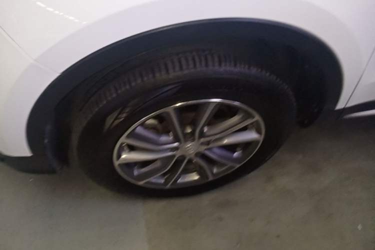 Used Geely Auto Emgrand X7 Sport 2018 1.8TD Automatic Two-Wheel Drive Smart Connect 4G Internet Edition Left Front Wheel Hub