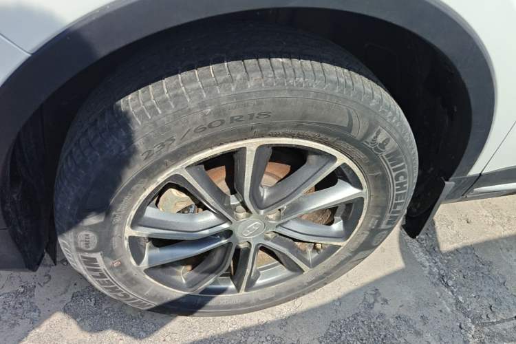 Used Geely Auto Emgrand X7 Sport 2018 1.8TD Automatic Two-Wheel Drive Smart Connect 4G Internet Edition Left Front Wheel Hub