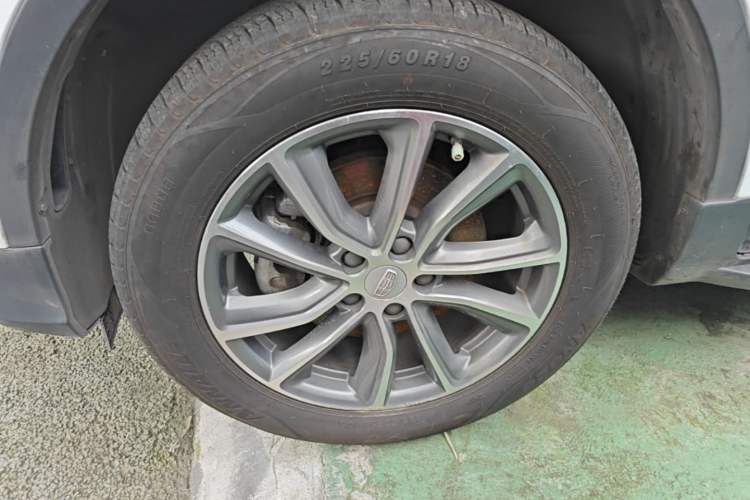 Used Geely Auto Emgrand X7 Sport 2018 1.8TD Automatic Two-Wheel Drive Smart Connect 4G Internet Edition Left Front Wheel Hub
