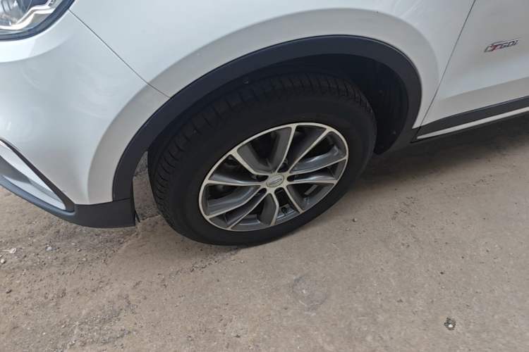 Used Geely Auto Emgrand X7 Sport 2018 1.8TD Automatic Two-Wheel Drive Smart Connect 4G Internet Edition Left Front Wheel Hub