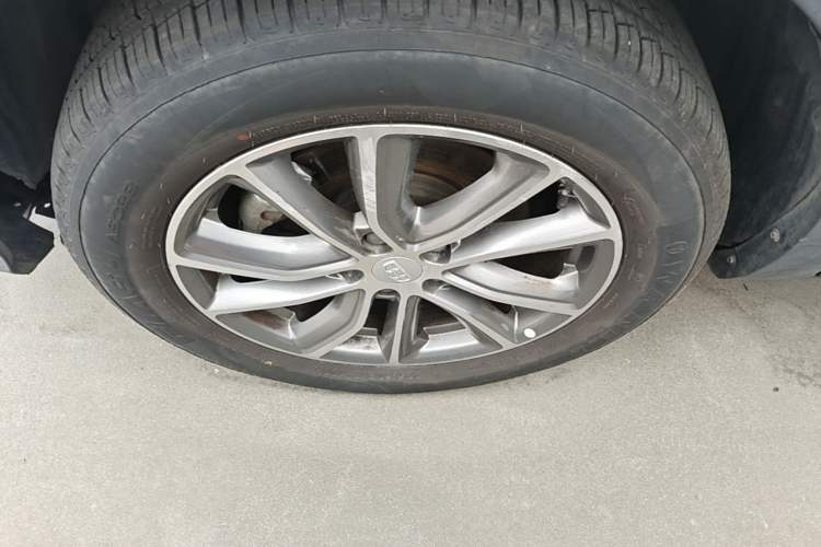 Used Geely Auto Emgrand X7 Sport 2018 1.8TD Automatic Two-Wheel Drive Zhiya Model Left Front Wheel Hub