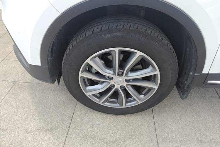 Used Geely Auto Emgrand X7 Sport 2018 1.8TD Automatic Two-Wheel Drive Smart Connect 4G Internet Edition Left Front Wheel Hub