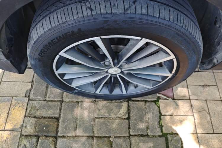 Used Geely Auto Emgrand X7 Sport 2018 1.8TD Automatic Two-Wheel Drive ZhiZun Model with 4G Connectivity Left Front Wheel Hub
