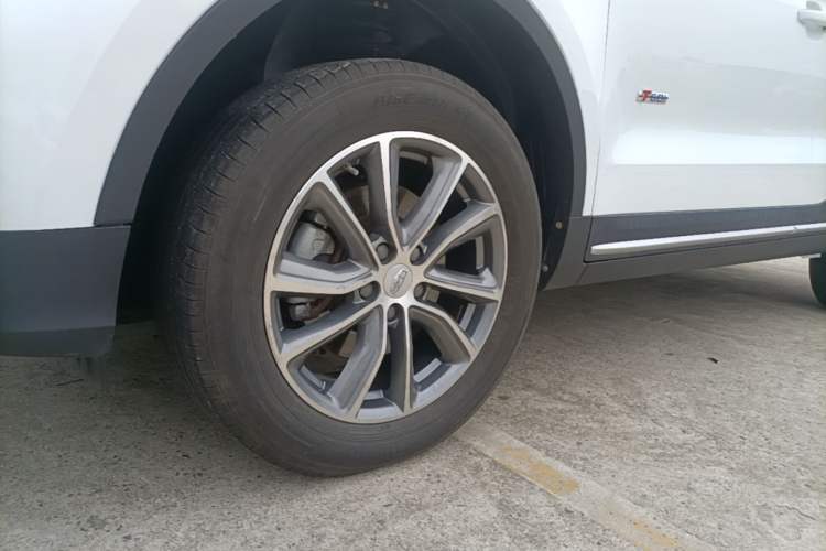 Used Geely Auto Emgrand X7 Sport 2018 1.8TD Automatic Two-Wheel Drive Smart Connect 4G Internet Edition Left Front Wheel Hub