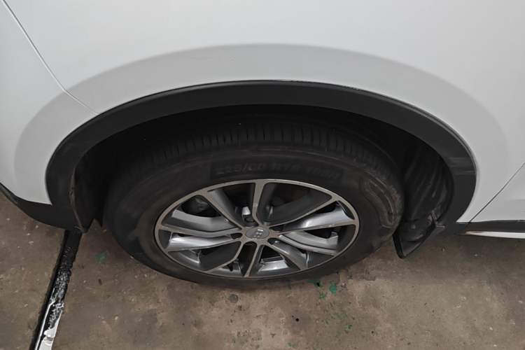 Used Geely Auto Emgrand X7 Sport 2018 1.8TD Automatic Two-Wheel Drive Smart Connect 4G Internet Edition Left Front Wheel Hub