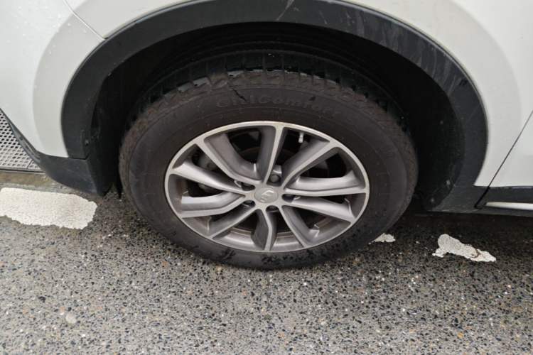 Used Geely Auto Emgrand X7 Sport 2018 1.8TD Automatic Two-Wheel Drive Smart Connect 4G Internet Edition Left Front Wheel Hub