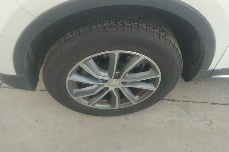 Used Geely Auto Emgrand X7 Sport 2018 1.8TD Automatic Two-Wheel Drive Zhiya Model Left Front Wheel Hub