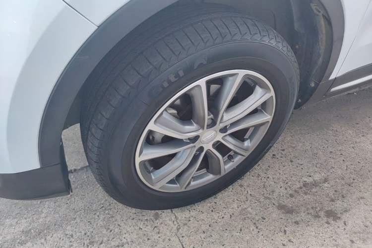 Used Geely Auto Emgrand X7 Sport 2018 1.8TD Automatic Two-Wheel Drive Smart Connect 4G Internet Edition Left Front Wheel Hub