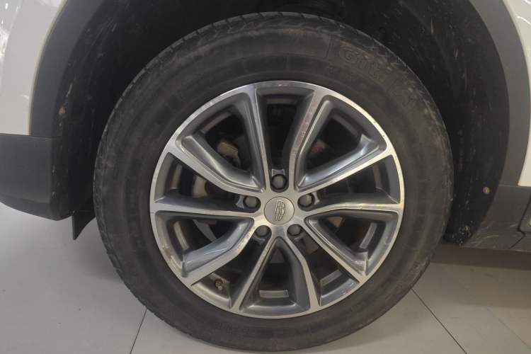 Used Geely Auto Emgrand X7 Sport 2018 1.8TD Automatic Two-Wheel Drive Smart Connect 4G Internet Edition Left Front Wheel Hub