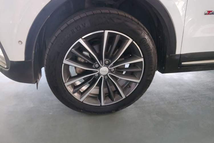Used Geely Auto Emgrand X7 Sport 2018 1.8TD Automatic All-Wheel-Drive ZhiZun Model with 4G Connectivity Left Front Wheel Hub