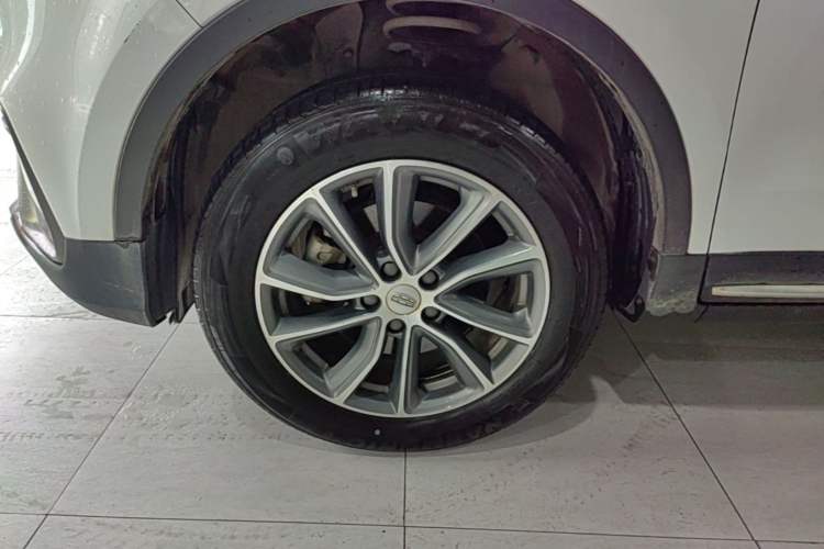 Used Geely Auto Emgrand X7 Sport 2018 1.8TD Automatic Two-Wheel Drive Smart Connect 4G Internet Edition Left Front Wheel Hub