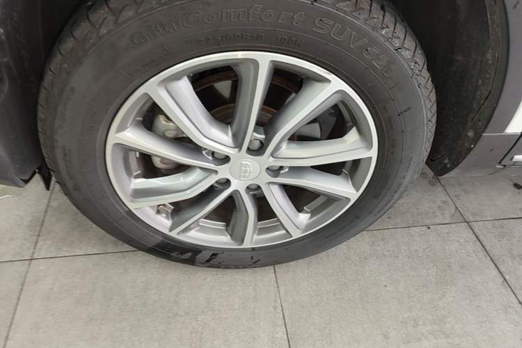 Used Geely Auto Emgrand X7 Sport 2018 1.8TD Automatic Two-Wheel Drive Smart Connect 4G Internet Edition Left Front Wheel Hub