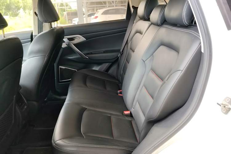 Used Geely Auto Emgrand X7 Sport 2018 1.8TD Automatic Two-Wheel Drive Zhiya Model Left Rear Seat