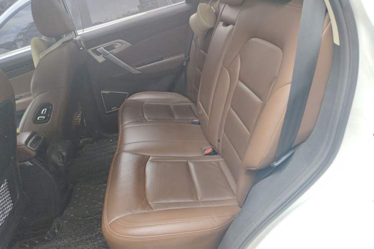 Used Geely Auto Emgrand X7 Sport 2018 1.8TD Automatic Two-Wheel Drive ZhiZun Model with 4G Connectivity Left Rear Seat