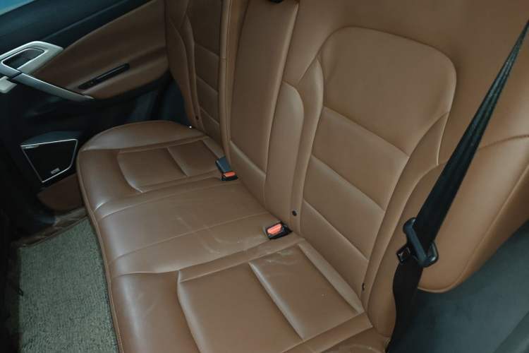 Used Geely Auto Emgrand X7 Sport 2018 1.8TD Automatic Two-Wheel Drive ZhiZun Model with 4G Connectivity Left Rear Seat