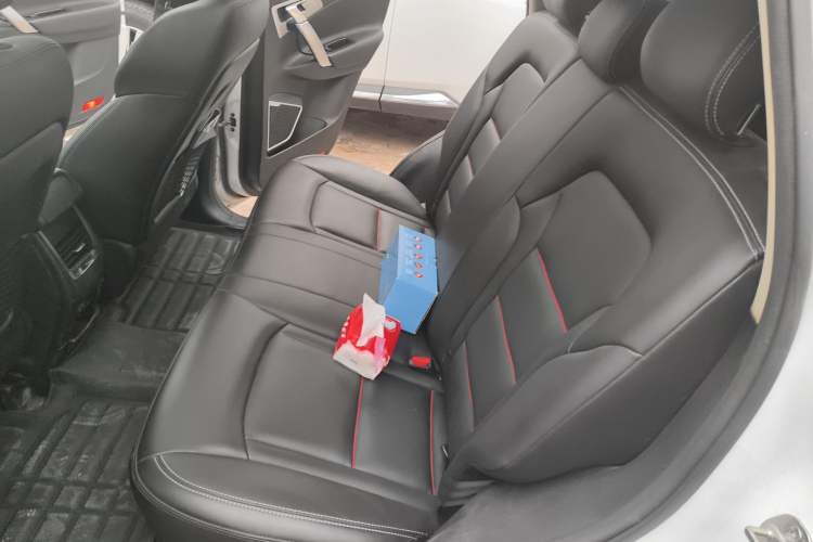 Used Geely Auto Emgrand X7 Sport 2018 1.8TD Automatic Two-Wheel Drive Zhiya Model Left Rear Seat
