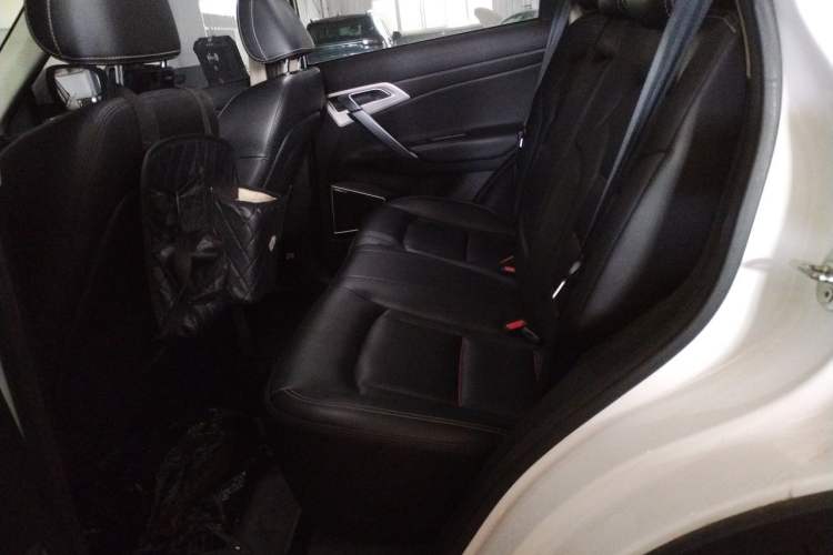 Used Geely Auto Emgrand X7 Sport 2018 1.8TD Automatic Two-Wheel Drive Smart 4G Connected Version Left Rear Seat