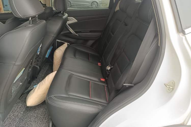 Used Geely Auto Emgrand X7 Sport 2018 1.8TD Automatic Two-Wheel Drive Smart Connect 4G Internet Edition Left Rear Seat