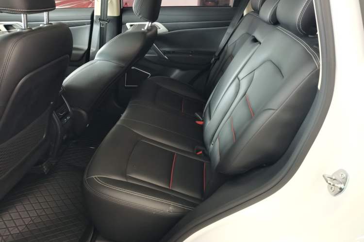 Used Geely Auto Emgrand X7 Sport 2018 1.8TD Automatic Two-Wheel Drive Smart Connect 4G Internet Edition Left Rear Seat