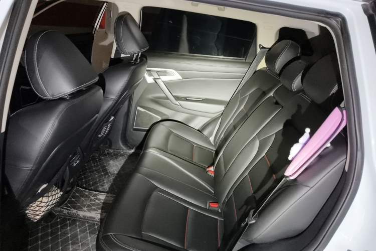 Used Geely Auto Emgrand X7 Sport 2018 1.8TD Automatic Two-Wheel Drive Smart Connect 4G Internet Edition Left Rear Seat