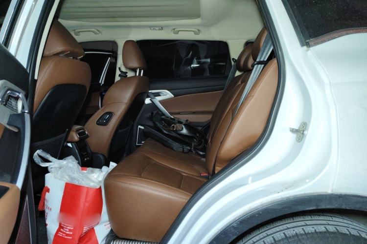 Used Geely Auto Emgrand X7 Sport 2018 1.8TD Automatic All-Wheel-Drive ZhiZun Model with 4G Connectivity Left Rear Seat