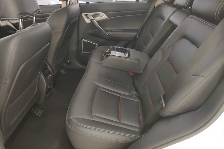 Used Geely Auto Emgrand X7 Sport 2018 1.8TD Automatic Two-Wheel Drive Smart Connect 4G Internet Edition Left Rear Seat