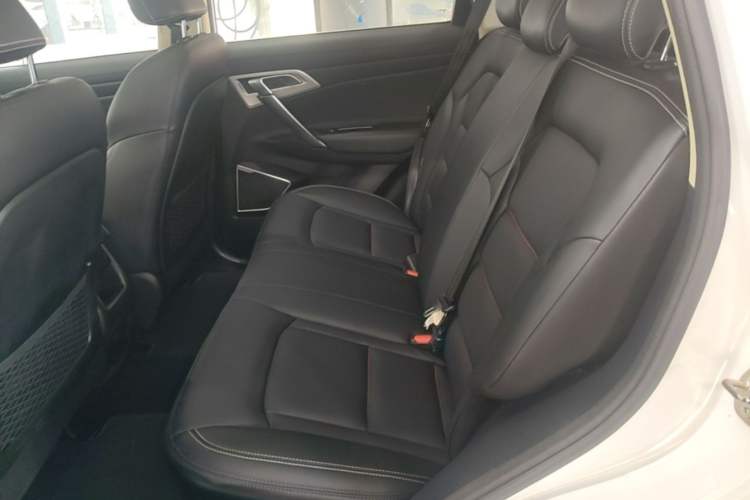 Used Geely Auto Emgrand X7 Sport 2018 1.8TD Manual Two-Wheel Drive Zhiya Model Left Rear Seat