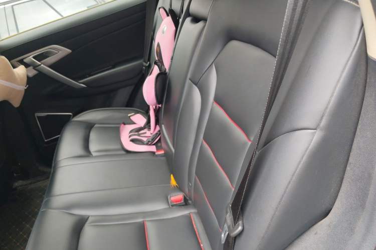 Used Geely Auto Emgrand X7 Sport 2018 1.8TD Automatic Two-Wheel Drive Smart Connect 4G Internet Edition Left Rear Seat