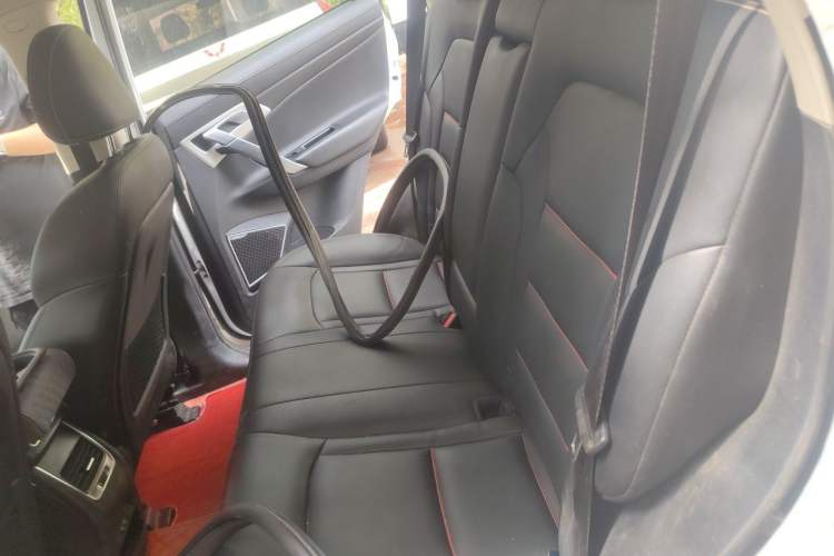 Used Geely Auto Emgrand X7 Sport 2018 1.8TD Automatic Two-Wheel Drive Smart Connect 4G Internet Edition Left Rear Seat