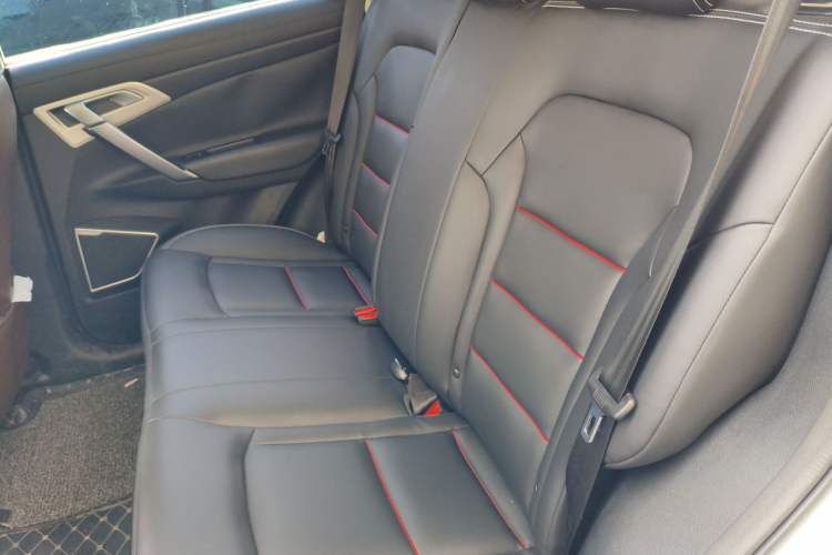 Used Geely Auto Emgrand X7 Sport 2018 1.8TD Automatic Two-Wheel Drive Zhiya Model Left Rear Seat